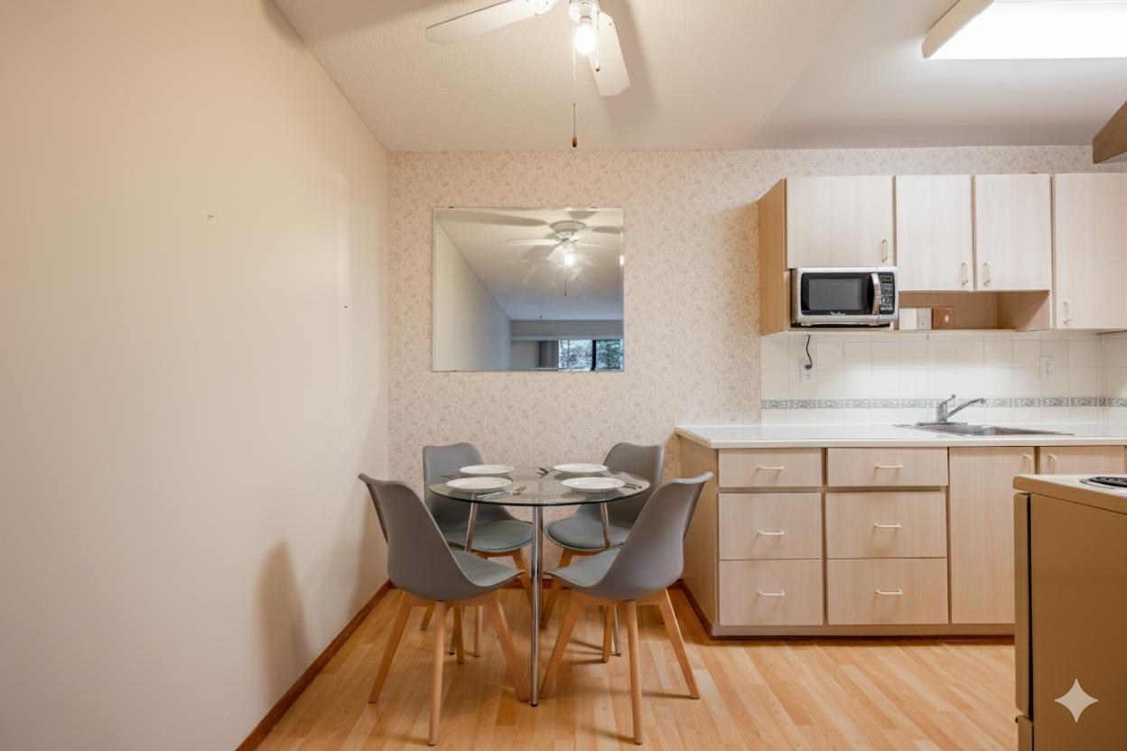 208 15020 North Bluff Road, White Rock, British Columbia  V4B 5A4 - Photo 5 - R3112551