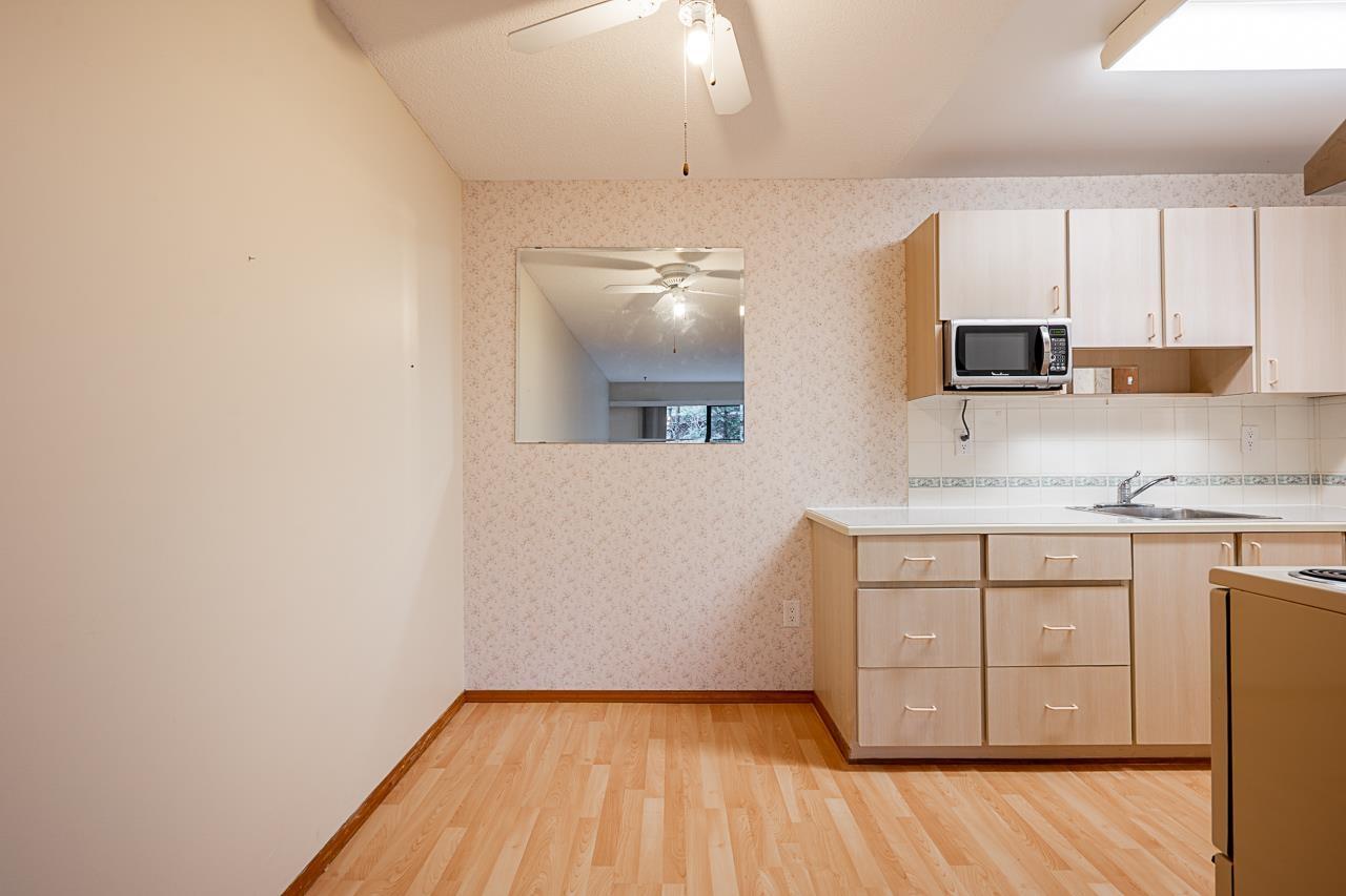 208 15020 North Bluff Road, White Rock, British Columbia  V4B 5A4 - Photo 6 - R3112551