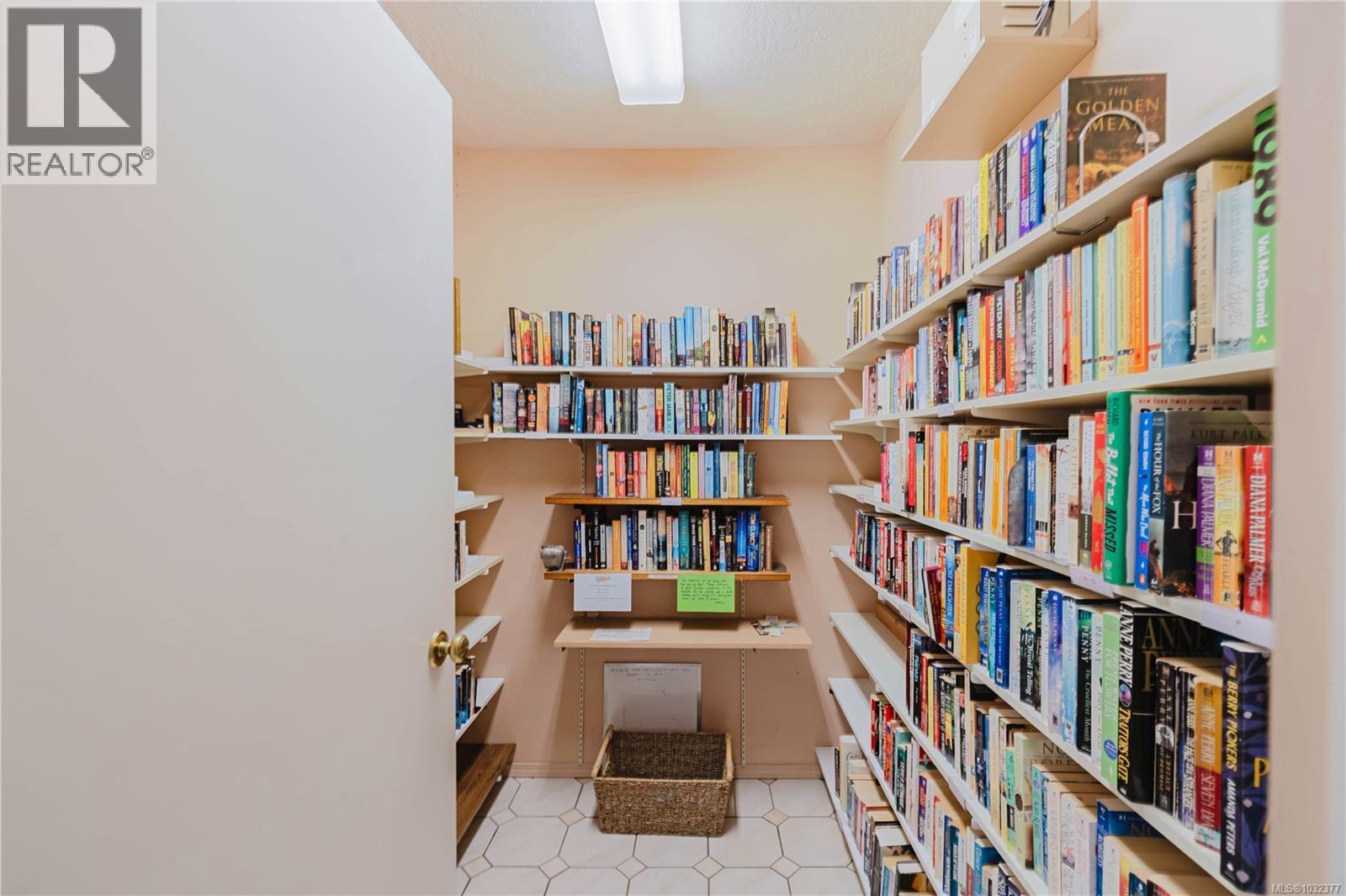 4 901 Kentwood Lane, Saanich, British Columbia  V8Y 2Y5 - Photo 50 - 1032377