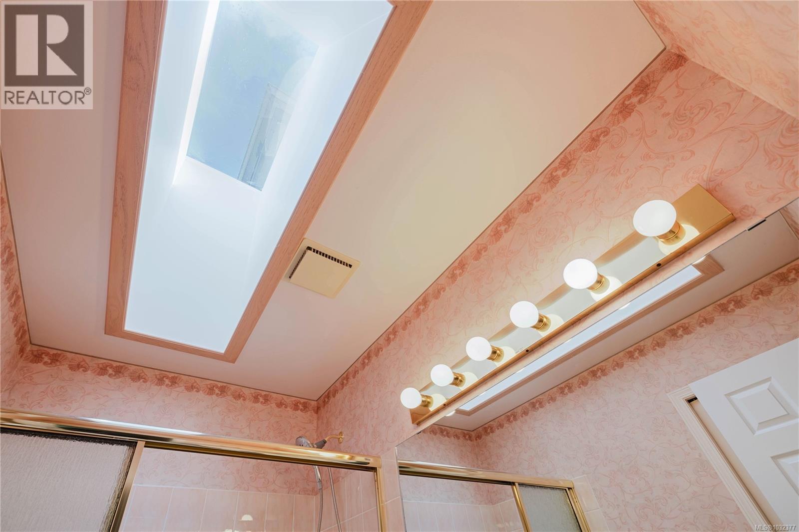 4 901 Kentwood Lane, Saanich, British Columbia  V8Y 2Y5 - Photo 36 - 1032377