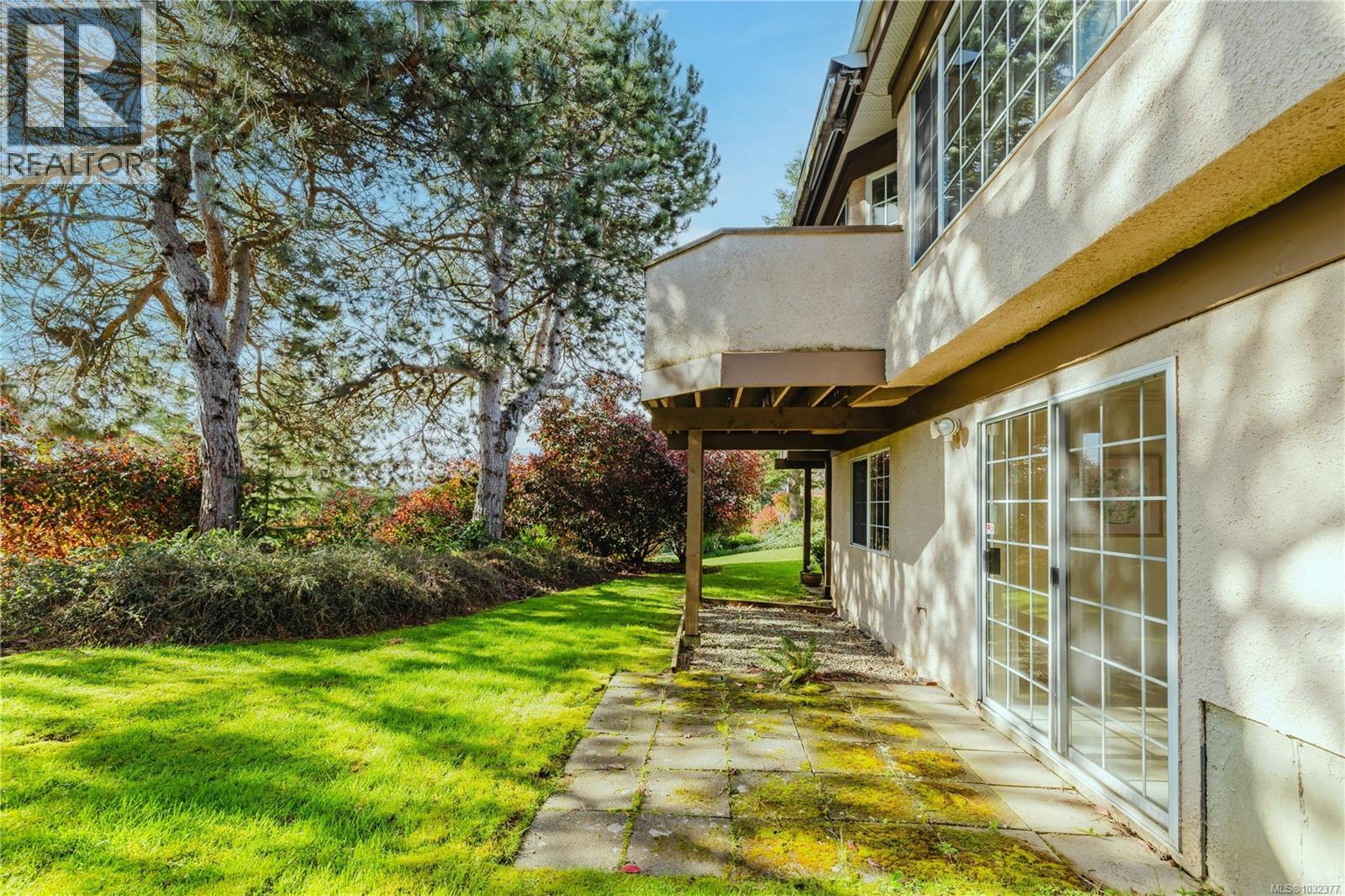 4 901 Kentwood Lane, Saanich, British Columbia  V8Y 2Y5 - Photo 40 - 1032377