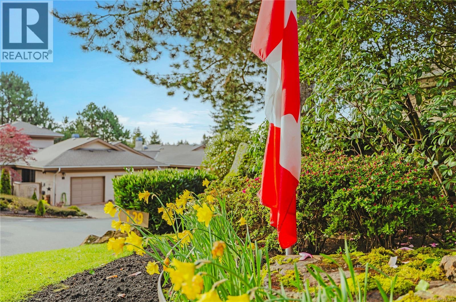 4 901 Kentwood Lane, Saanich, British Columbia  V8Y 2Y5 - Photo 43 - 1032377