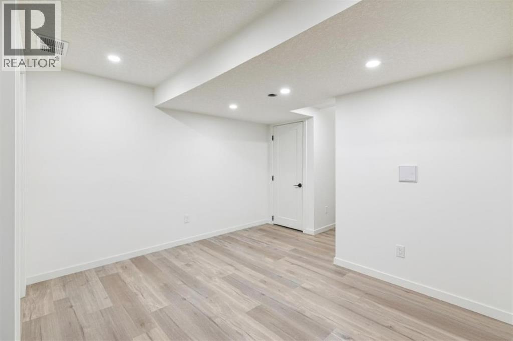 561 Point Mckay Grove NW, Calgary, Alberta  T2E 5M7 - Photo 35 - A2302400