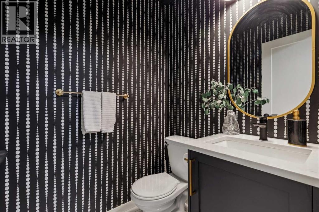 561 Point Mckay Grove NW, Calgary, Alberta  T2E 5M7 - Photo 2 - A2302400