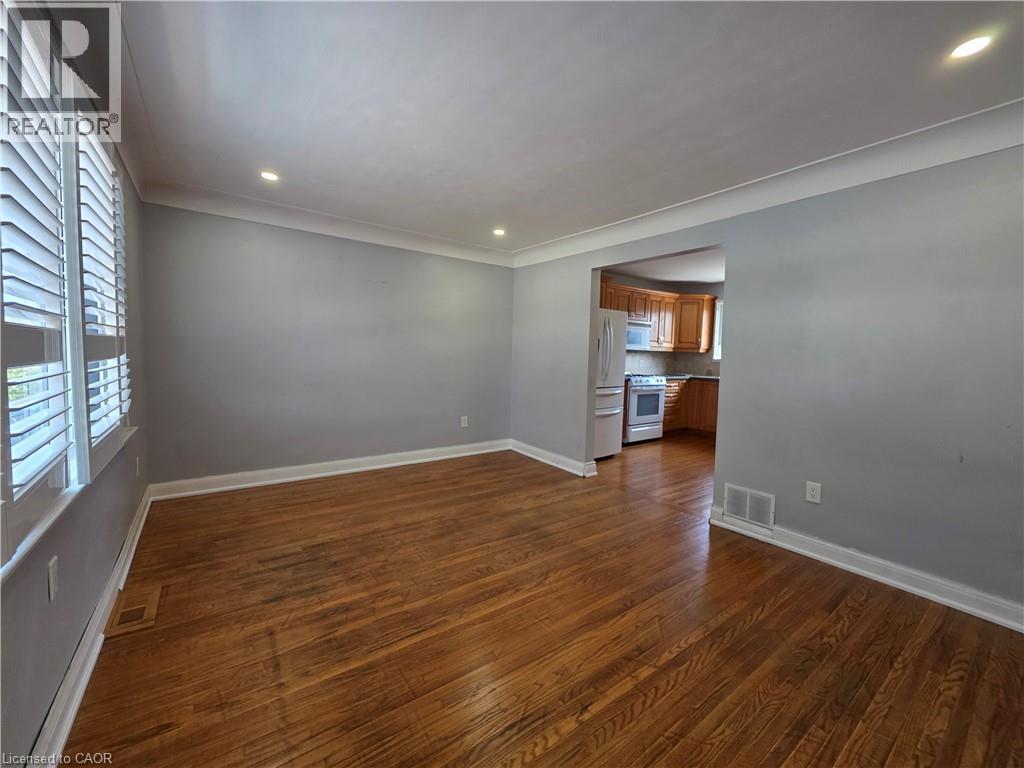 100 Corman Avenue, Stoney Creek, Ontario  L8G 3W2 - Photo 3 - 40815647