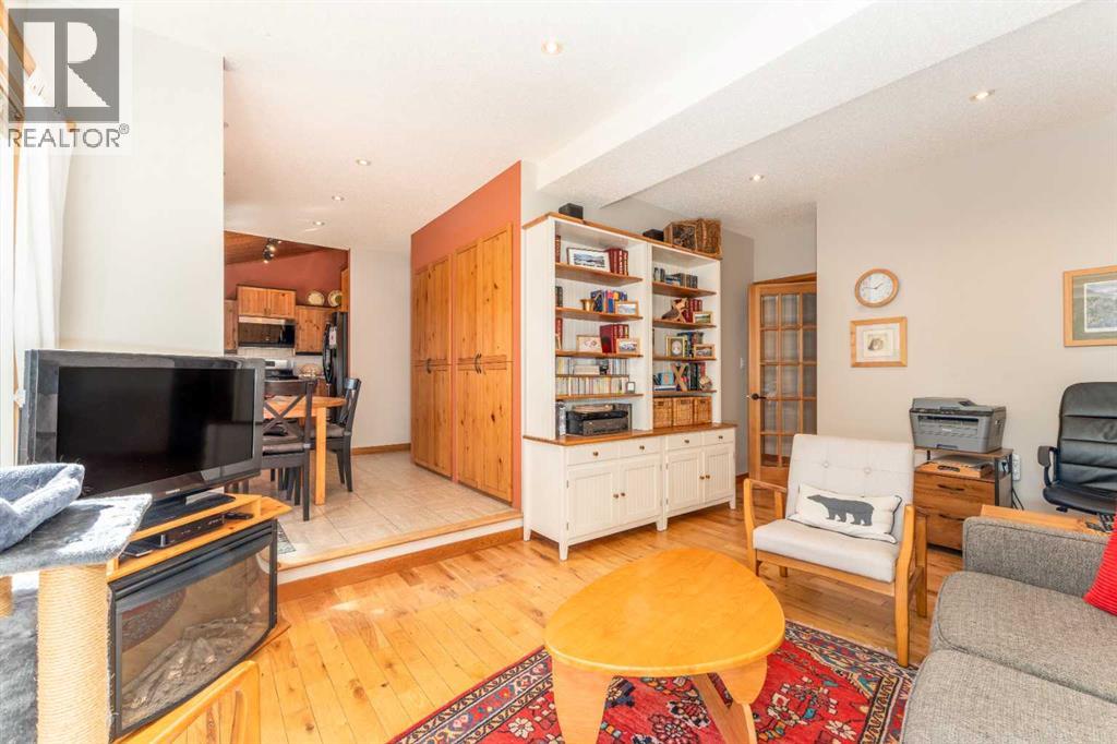 803 Larch Place, Canmore, Alberta  T1W 1S4 - Photo 9 - A2299156