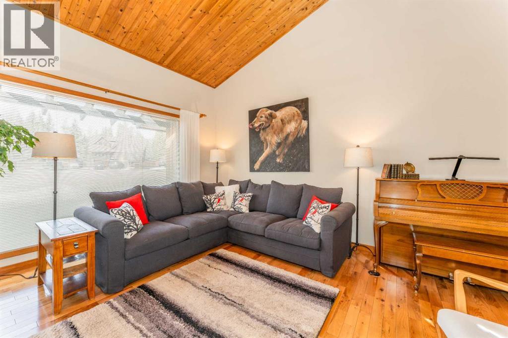 803 Larch Place, Canmore, Alberta  T1W 1S4 - Photo 5 - A2299156