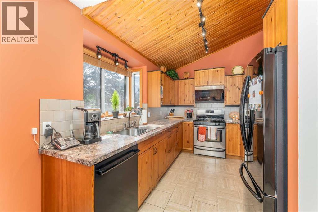 803 Larch Place, Canmore, Alberta  T1W 1S4 - Photo 10 - A2299156