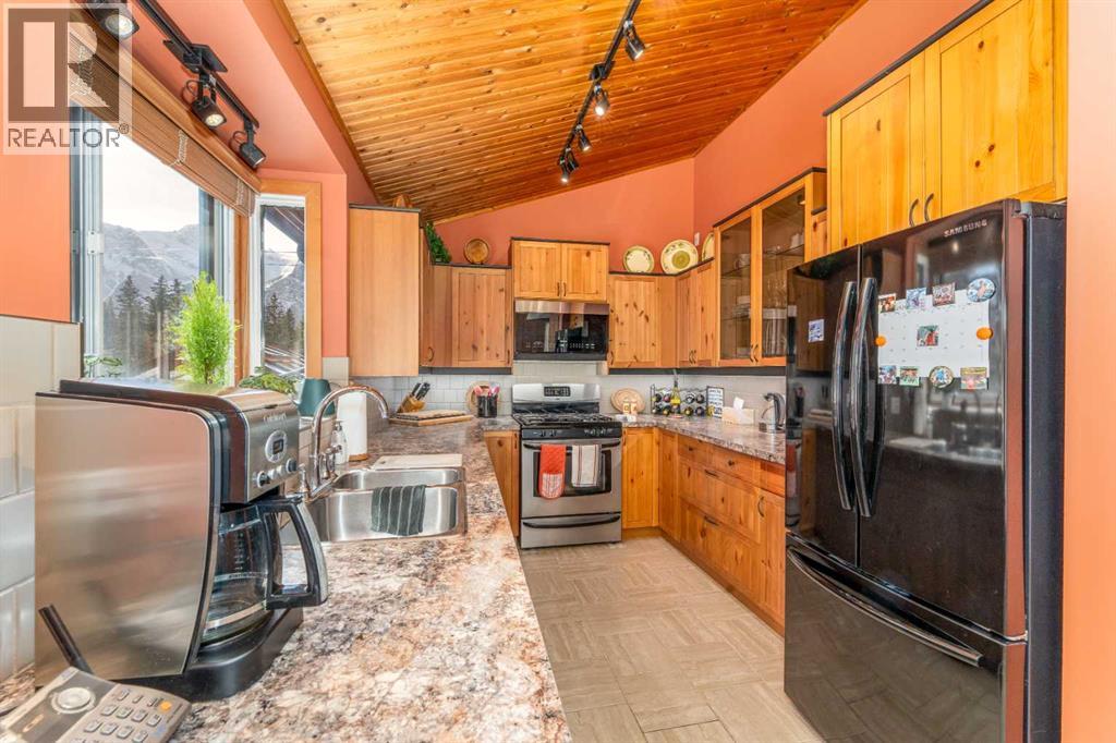 803 Larch Place, Canmore, Alberta  T1W 1S4 - Photo 11 - A2299156
