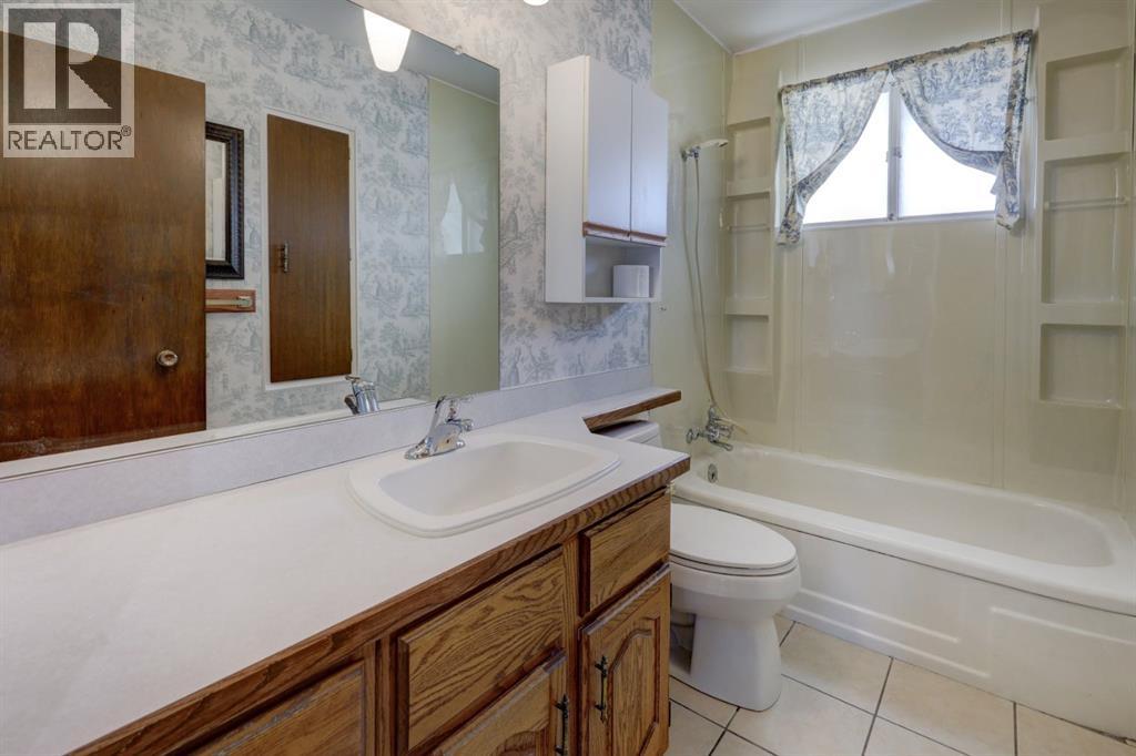 1008 Motherwell Road NE, Calgary, Alberta  T2E 6E7 - Photo 13 - A2301200