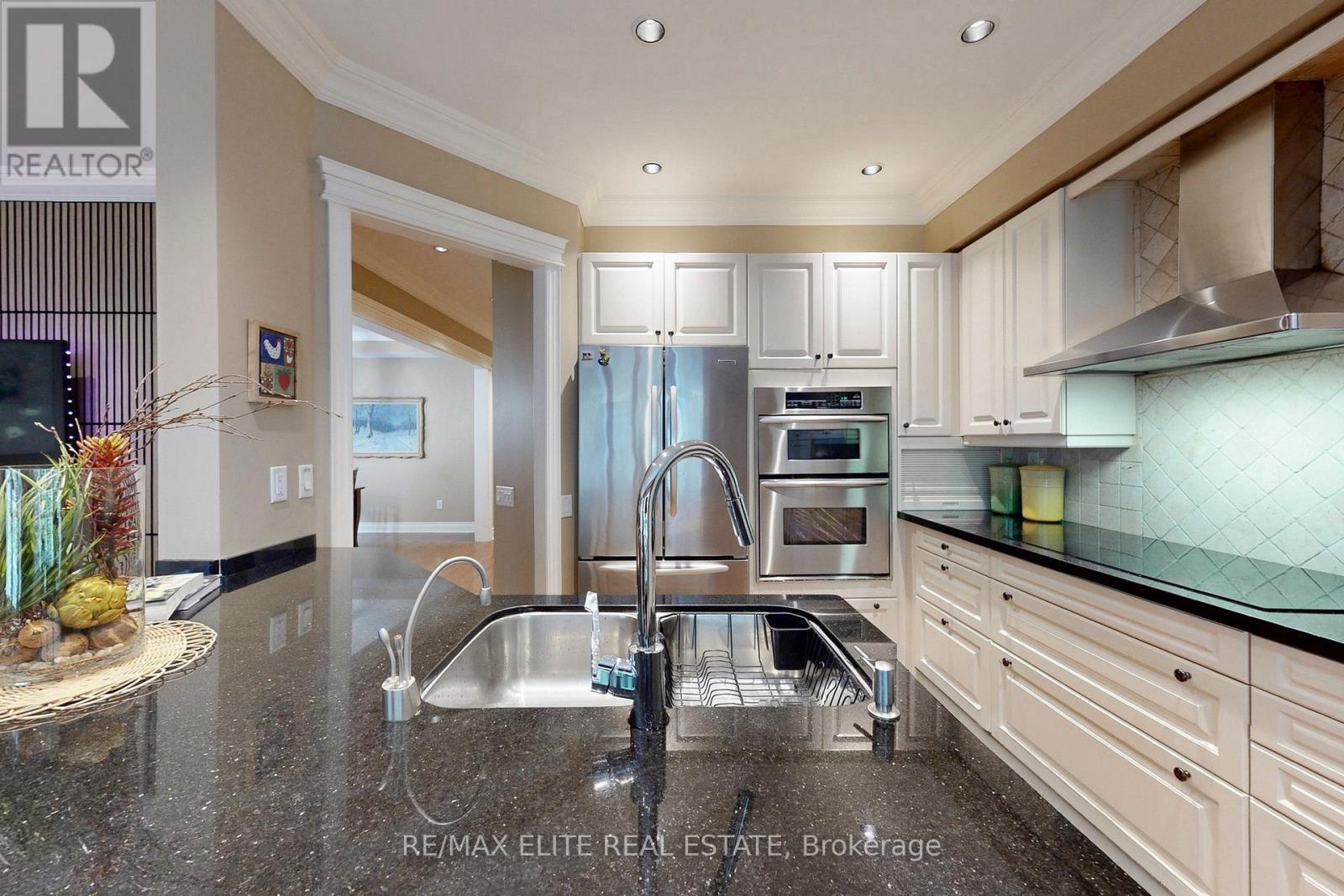 112 Westbury Court, Richmond Hill, Ontario  L4S 2L3 - Photo 10 - N13010146