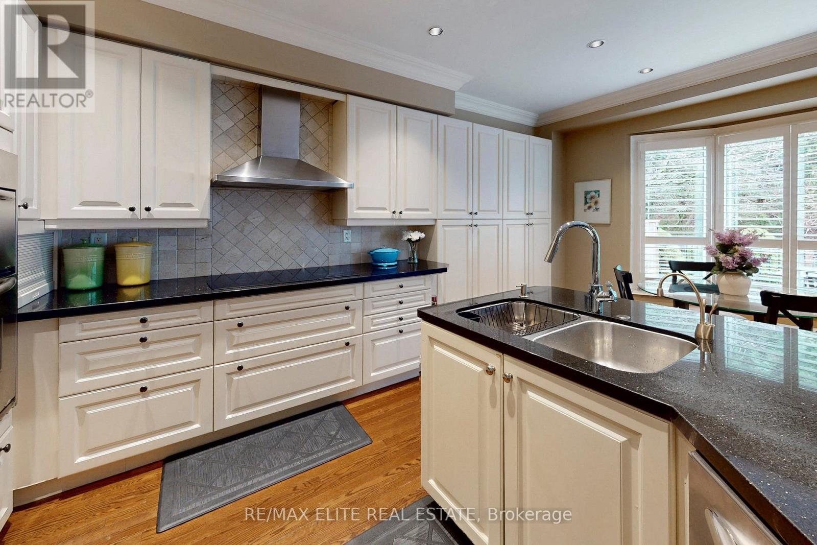 112 Westbury Court, Richmond Hill, Ontario  L4S 2L3 - Photo 8 - N13010146