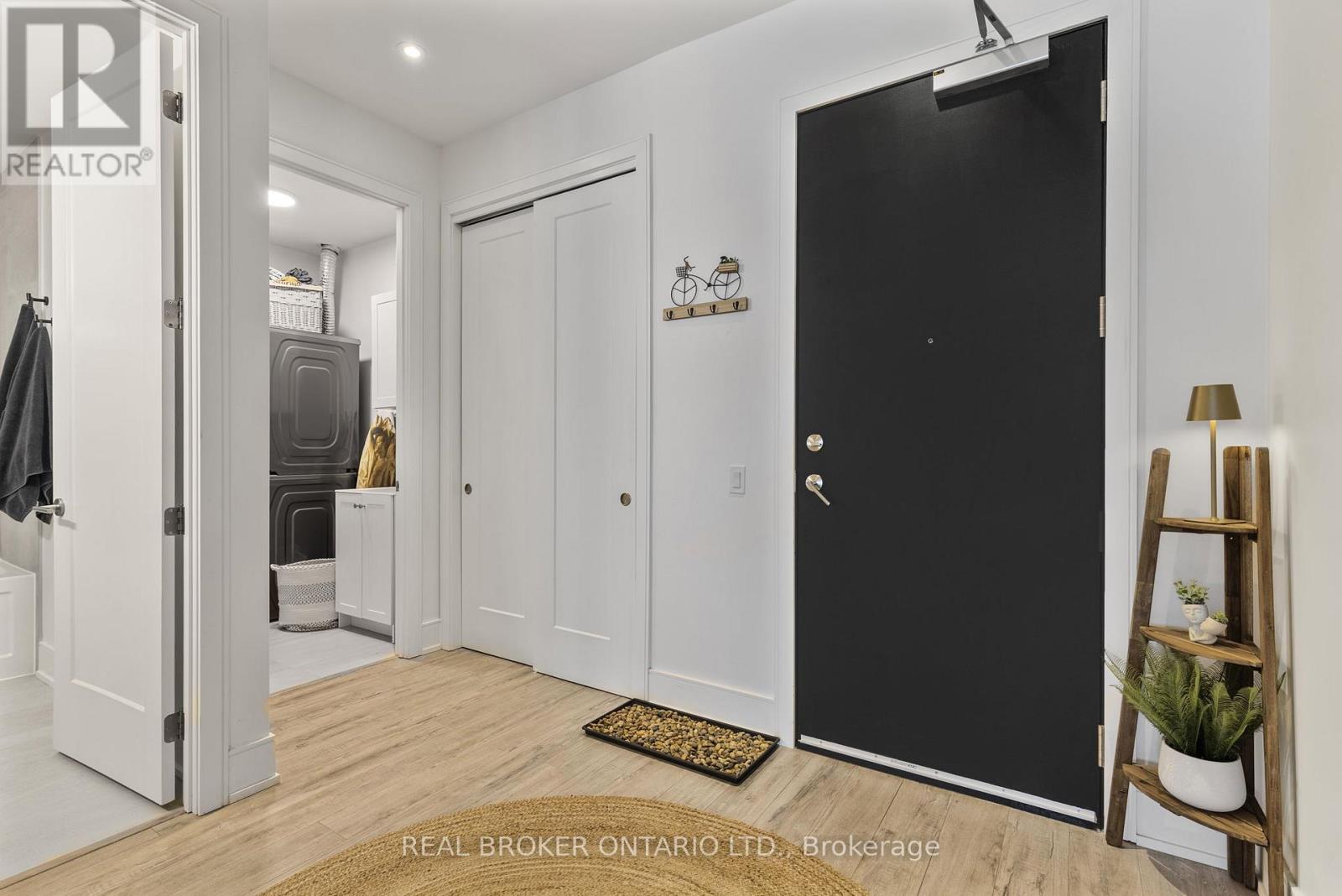 Ph 3 - 185 Dunlop Street E, Barrie (Lakeshore), Ontario  L4M 0L7 - Photo 3 - S13010158