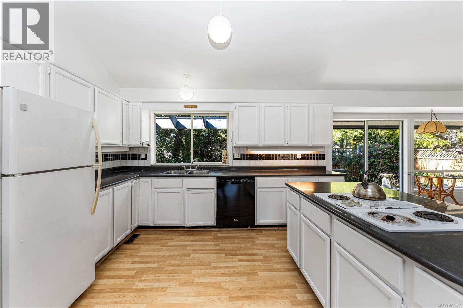 1731 Patly Pl, Victoria, British Columbia  V8S 5J5 - Photo 6 - 1032466