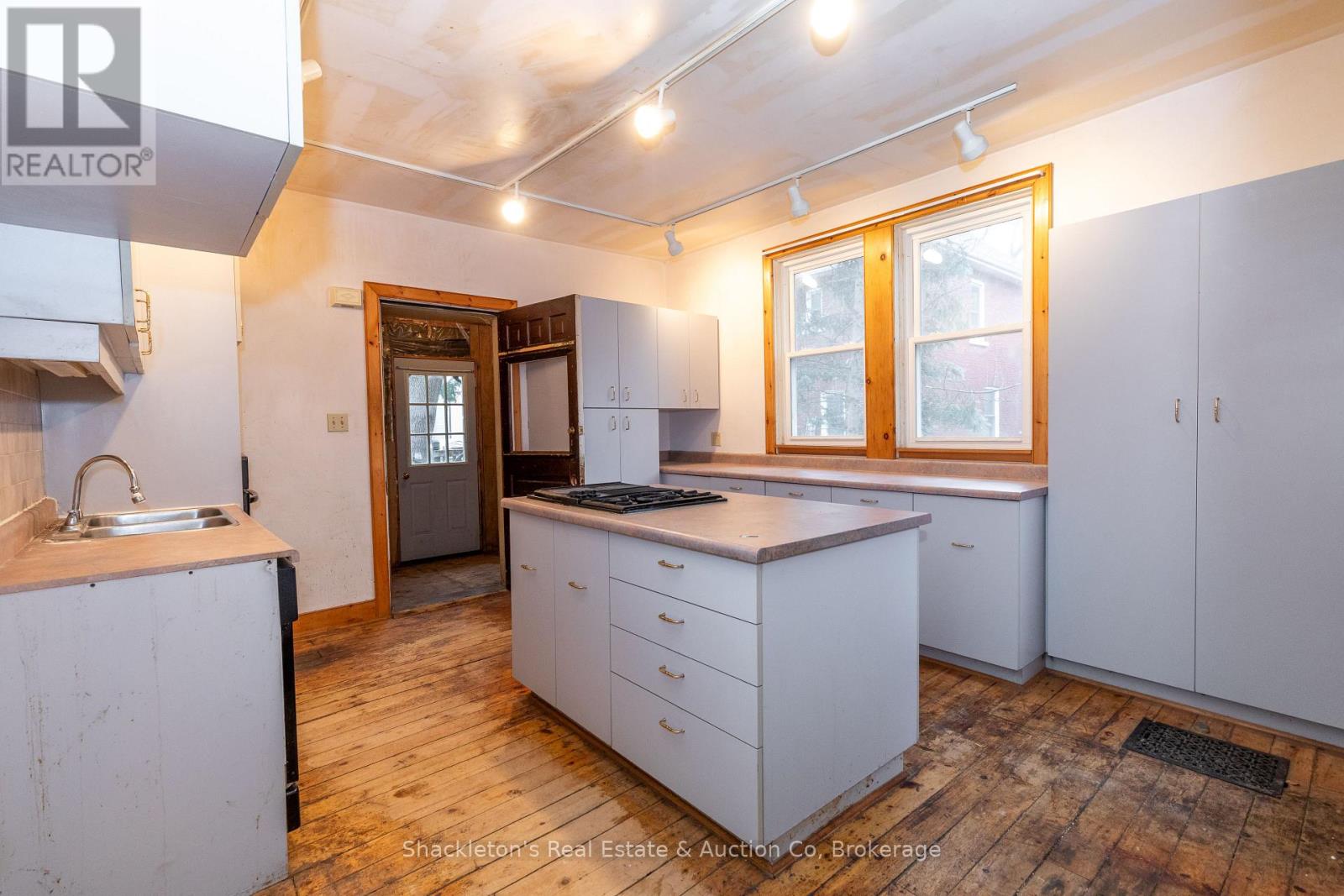 148 Rebecca Street, Stratford, Ontario  N5A 3P3 - Photo 4 - X12988556