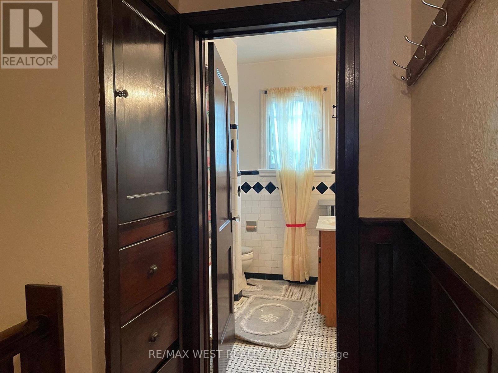 364 Roxton Road, Toronto, Ontario  M6G 3R2 - Photo 12 - C13010176