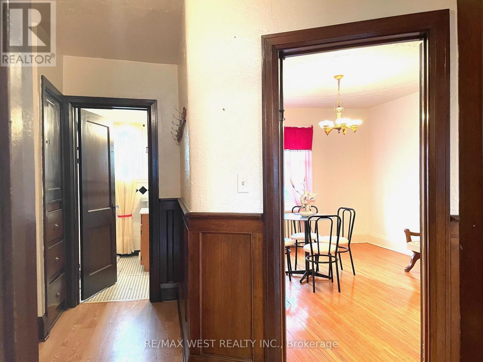 364 Roxton Road, Toronto, Ontario  M6G 3R2 - Photo 13 - C13010176