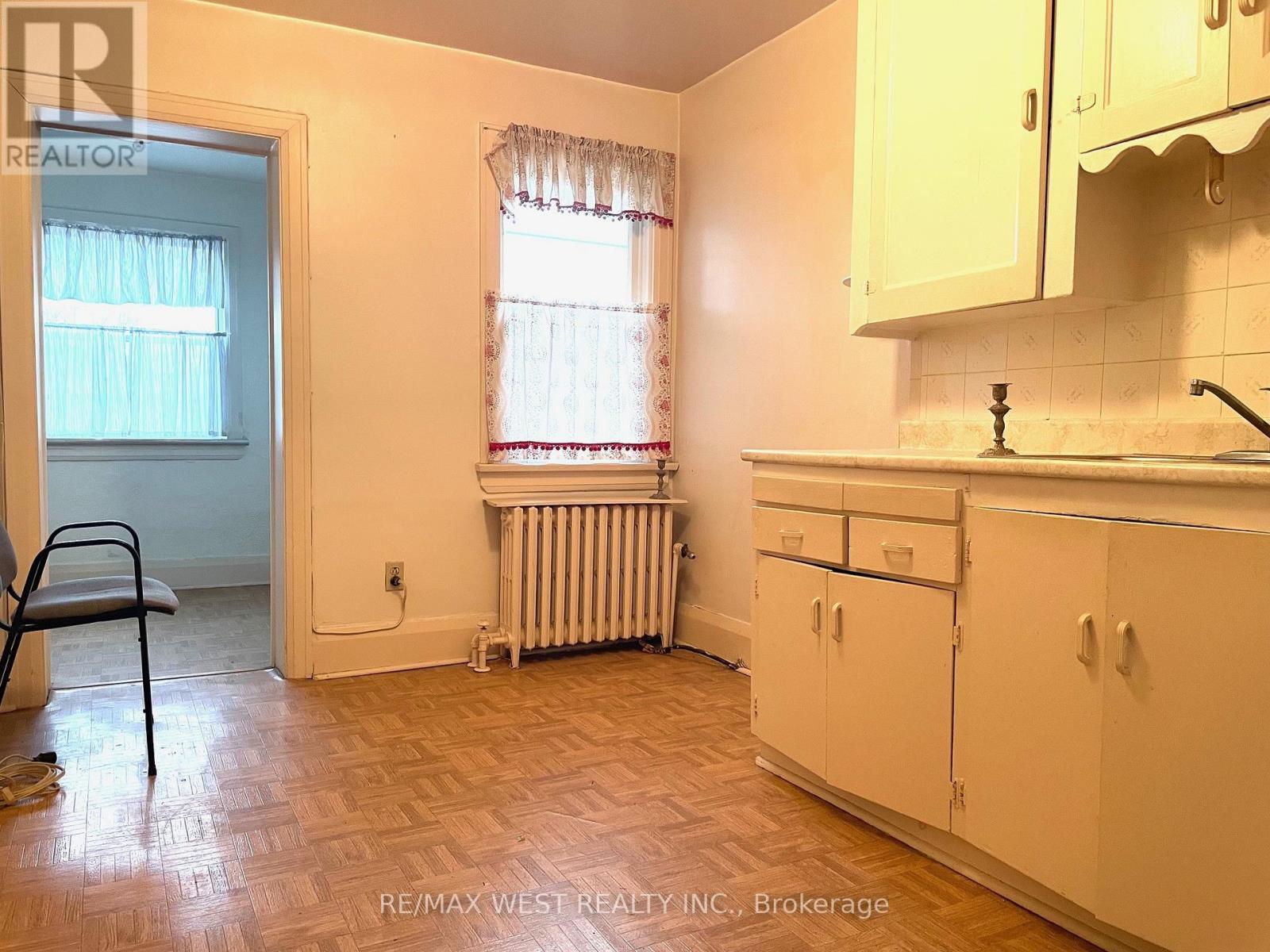 364 Roxton Road, Toronto, Ontario  M6G 3R2 - Photo 16 - C13010176