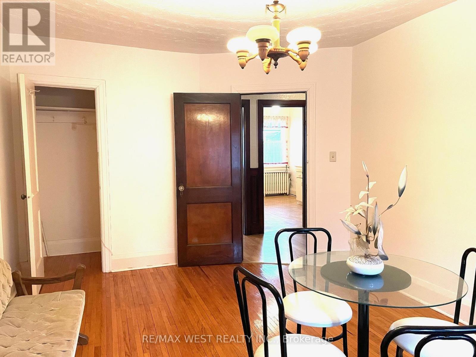 364 Roxton Road, Toronto, Ontario  M6G 3R2 - Photo 17 - C13010176