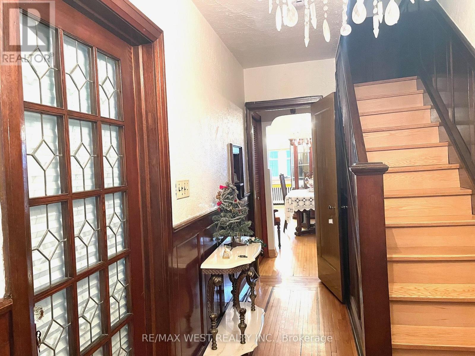 364 Roxton Road, Toronto, Ontario  M6G 3R2 - Photo 3 - C13010176