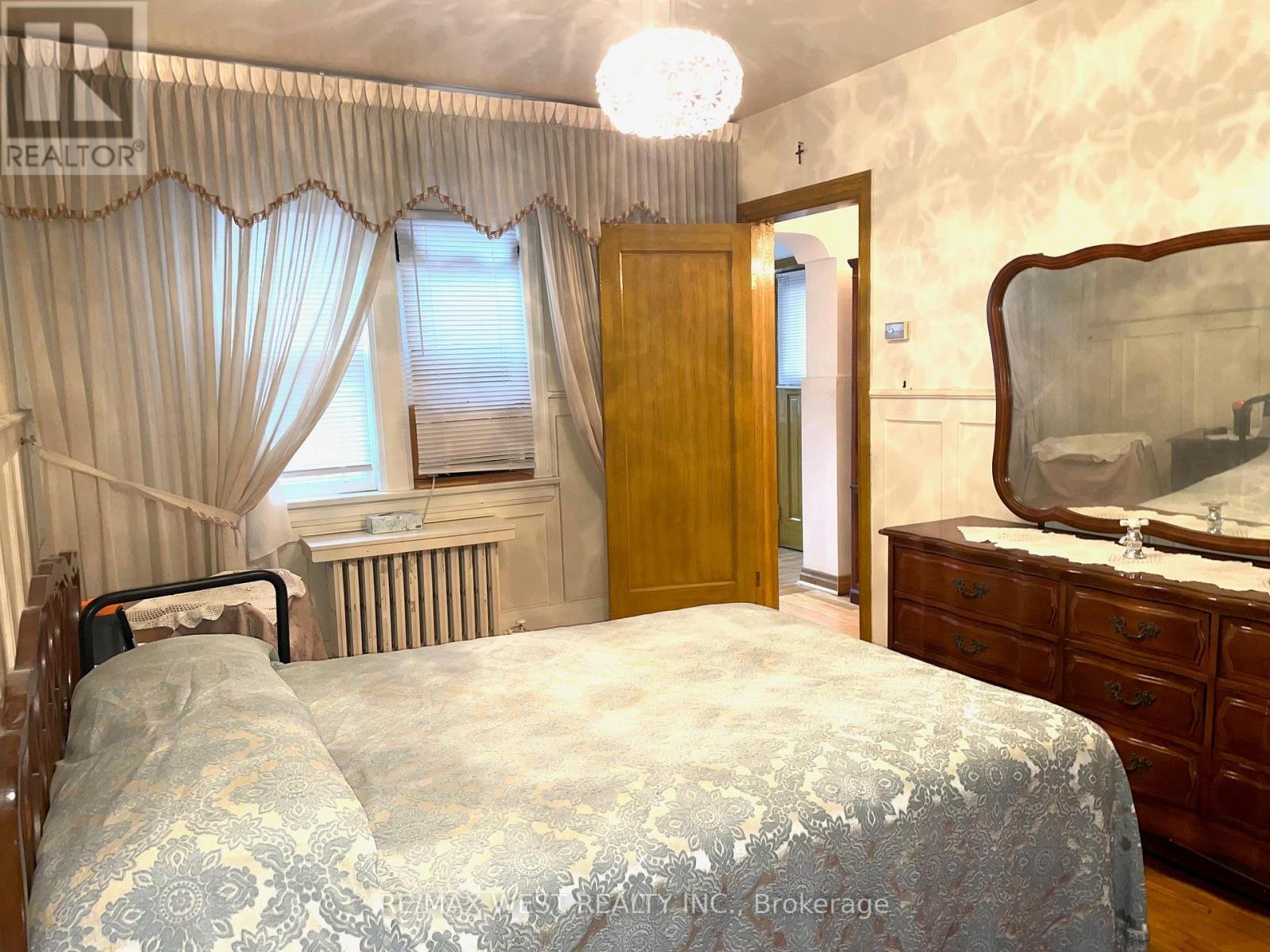 364 Roxton Road, Toronto, Ontario  M6G 3R2 - Photo 9 - C13010176