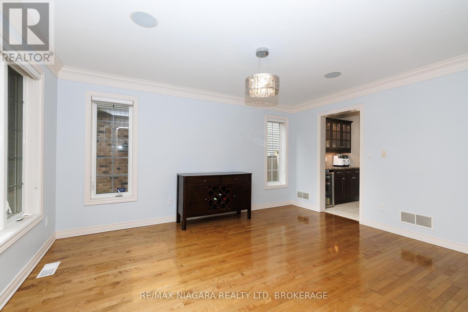 374 Pelham Road, St. Catharines, Ontario  L2S 0A2 - Photo 5 - X13010180