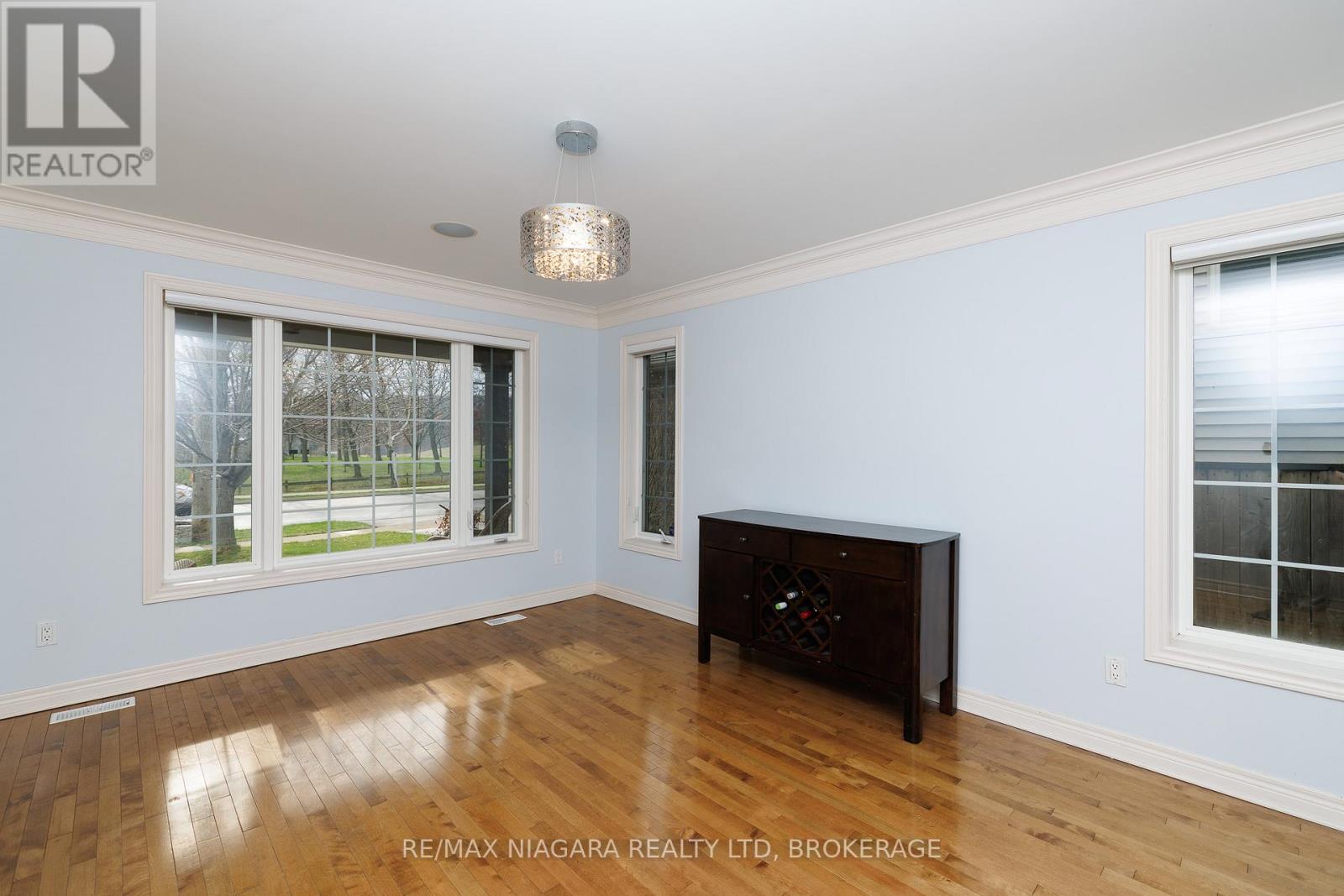 374 Pelham Road, St. Catharines, Ontario  L2S 0A2 - Photo 7 - X13010180