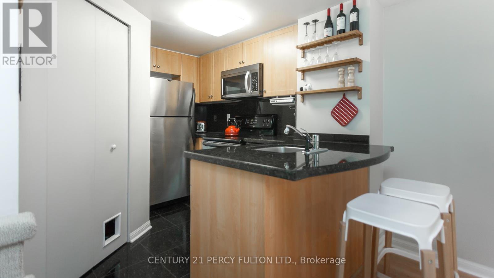 112 - 20 Machells Avenue N, Toronto, Ontario  M6K 3H8 - Photo 3 - W13010212