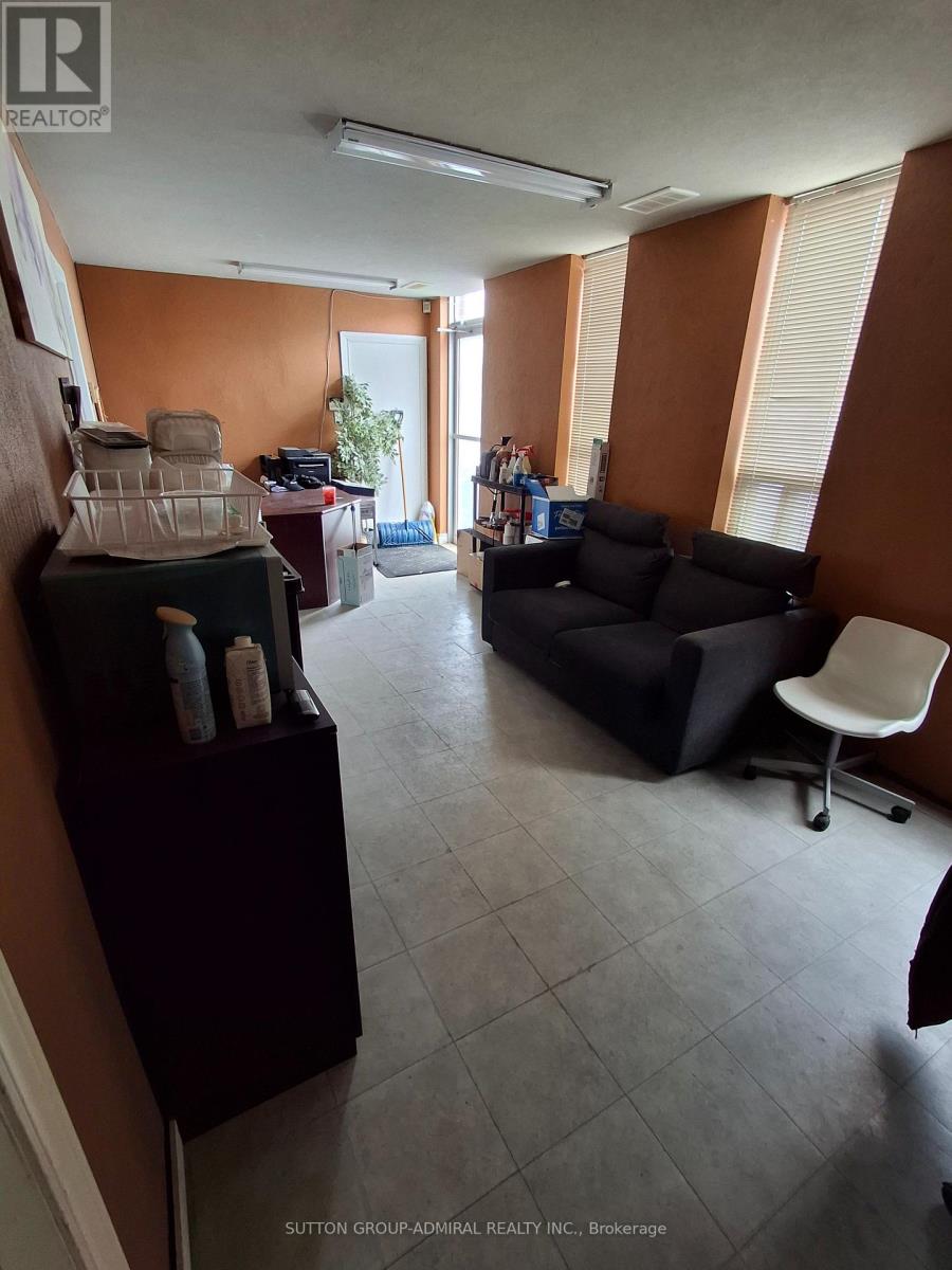 703 Garyray Drive, Toronto, Ontario  M9L 1R2 - Photo 2 - W13010232