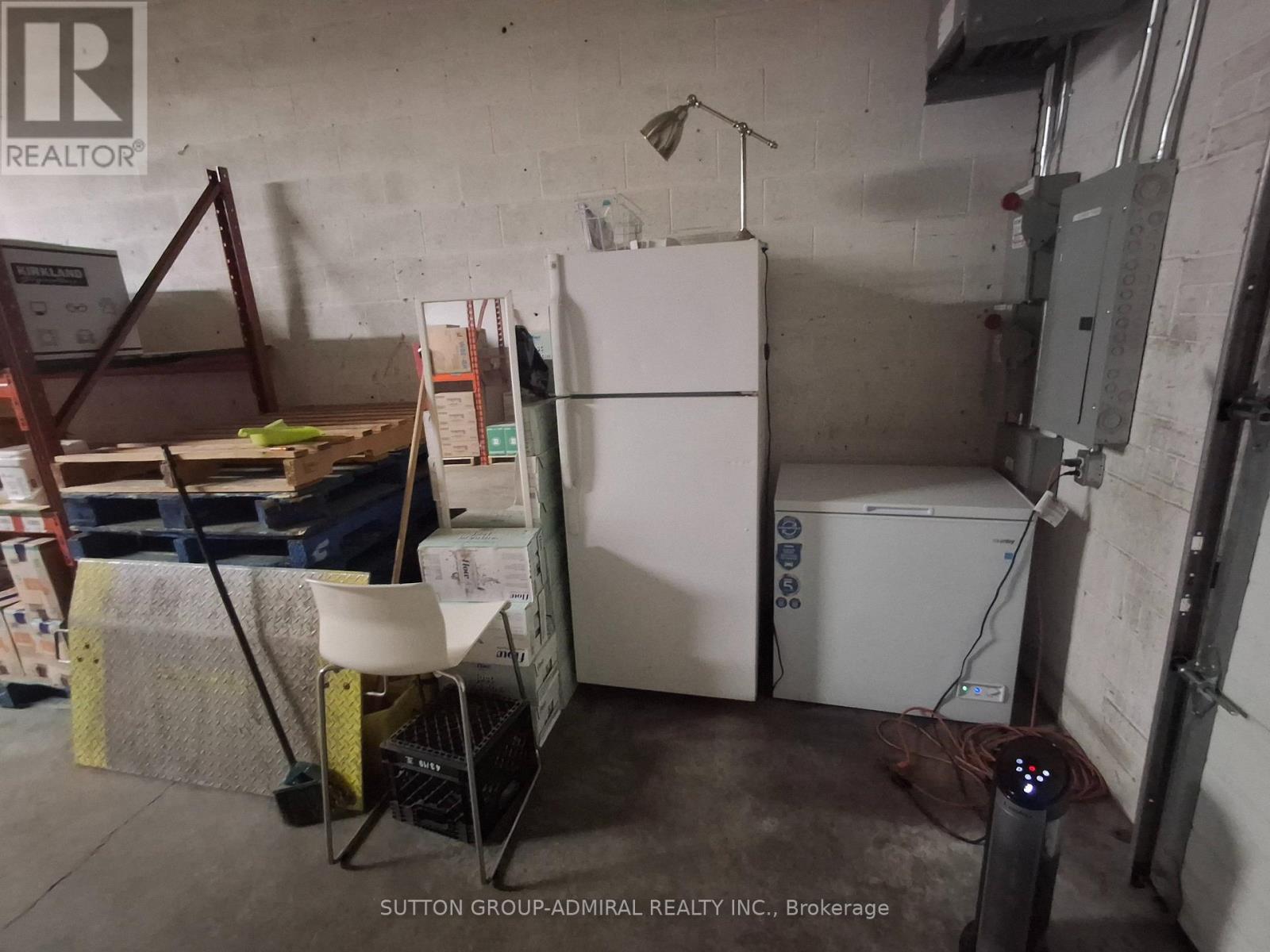 703 Garyray Drive, Toronto, Ontario  M9L 1R2 - Photo 4 - W13010232