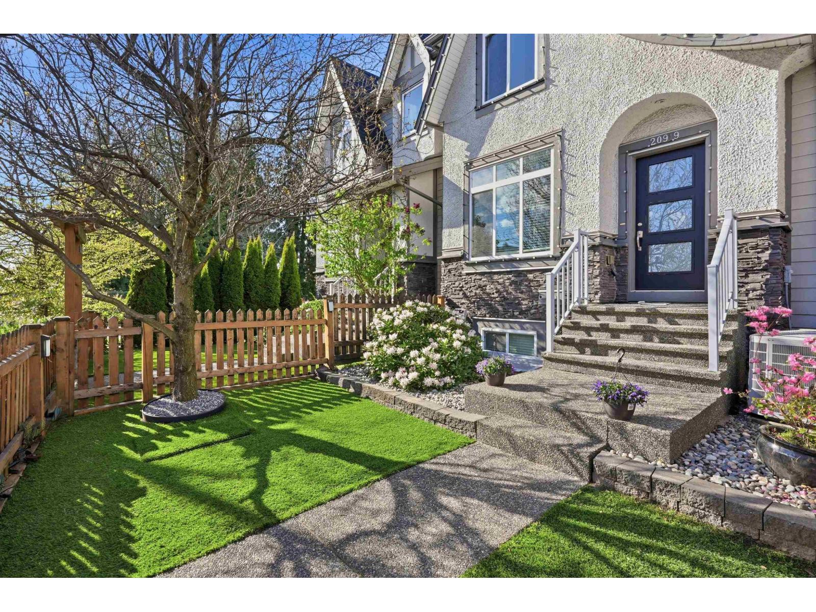 20919 80 Avenue, Langley, British Columbia  V2Y 0R3 - Photo 2 - R3111907