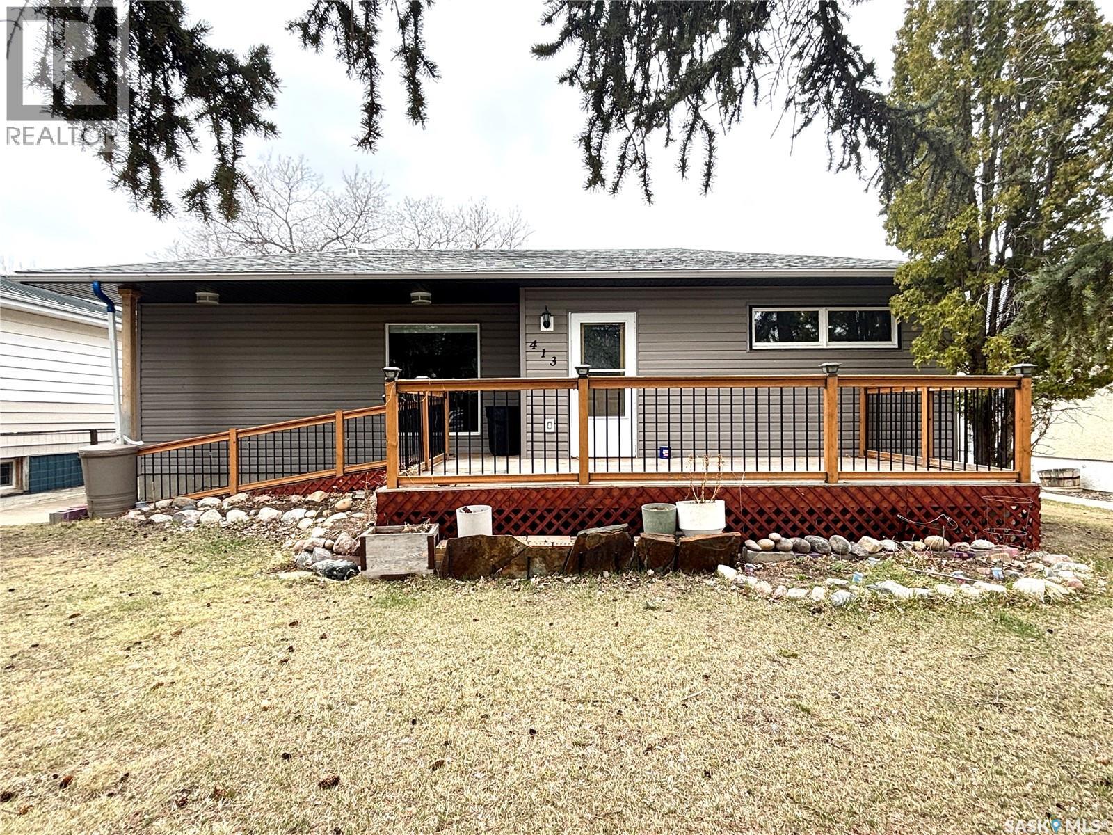 413 Maple Street, Maple Creek, Saskatchewan  S0N 1N0 - Photo 1 - SK033144