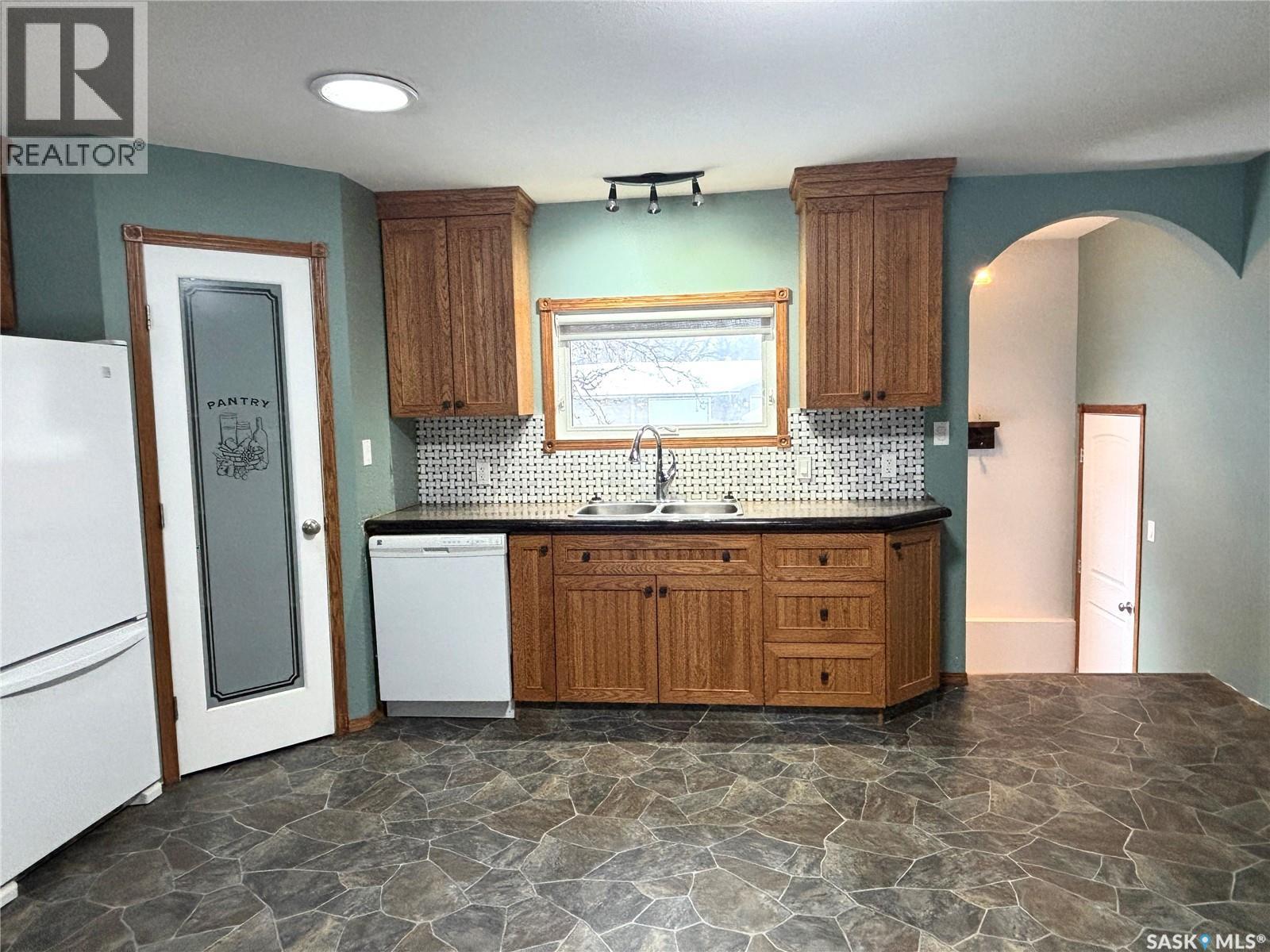 413 Maple Street, Maple Creek, Saskatchewan  S0N 1N0 - Photo 12 - SK033144