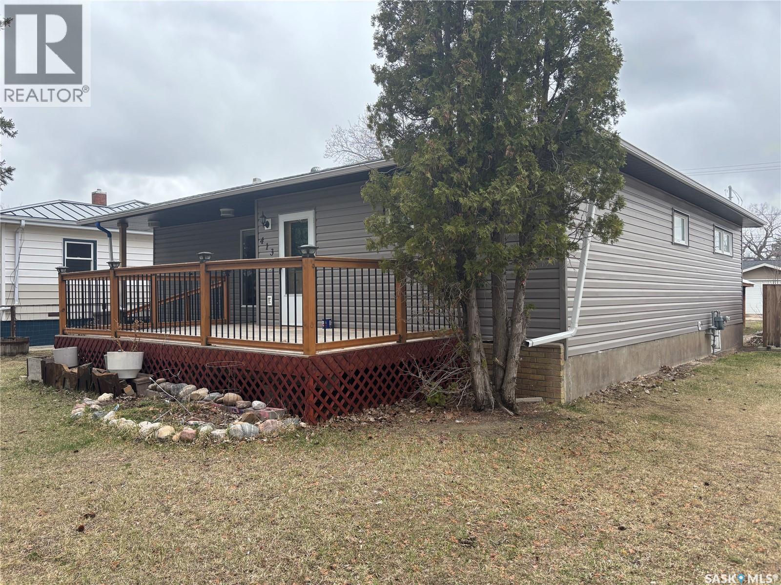 413 Maple Street, Maple Creek, Saskatchewan  S0N 1N0 - Photo 2 - SK033144