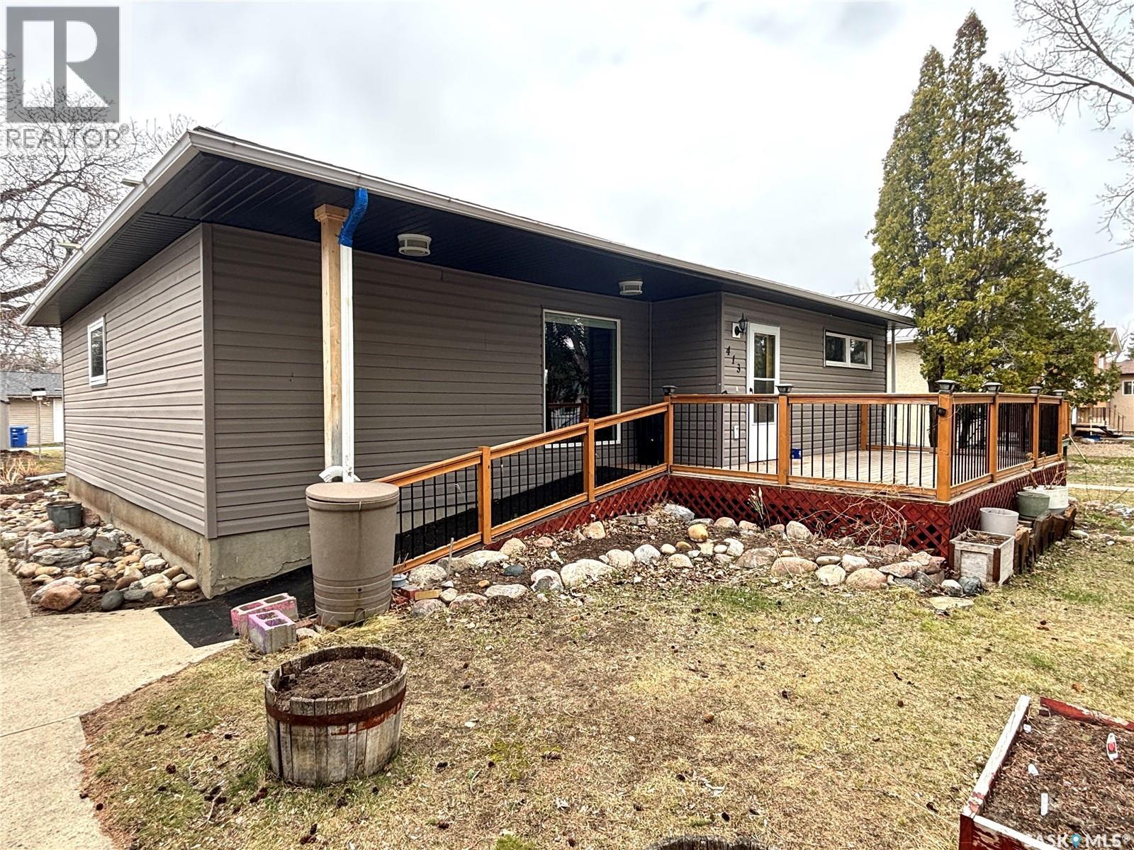 413 Maple Street, Maple Creek, Saskatchewan  S0N 1N0 - Photo 3 - SK033144