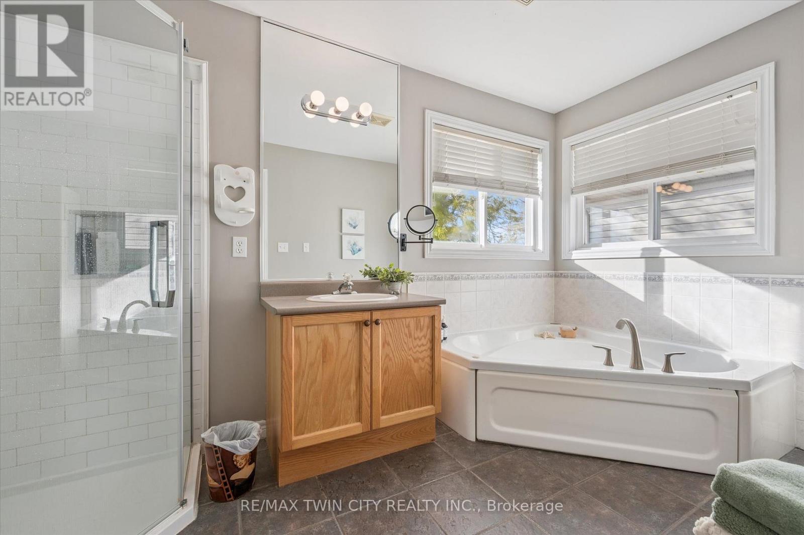 7 Hearthbridge Street, Kitchener, Ontario  N2R 1L5 - Photo 27 - X13010174