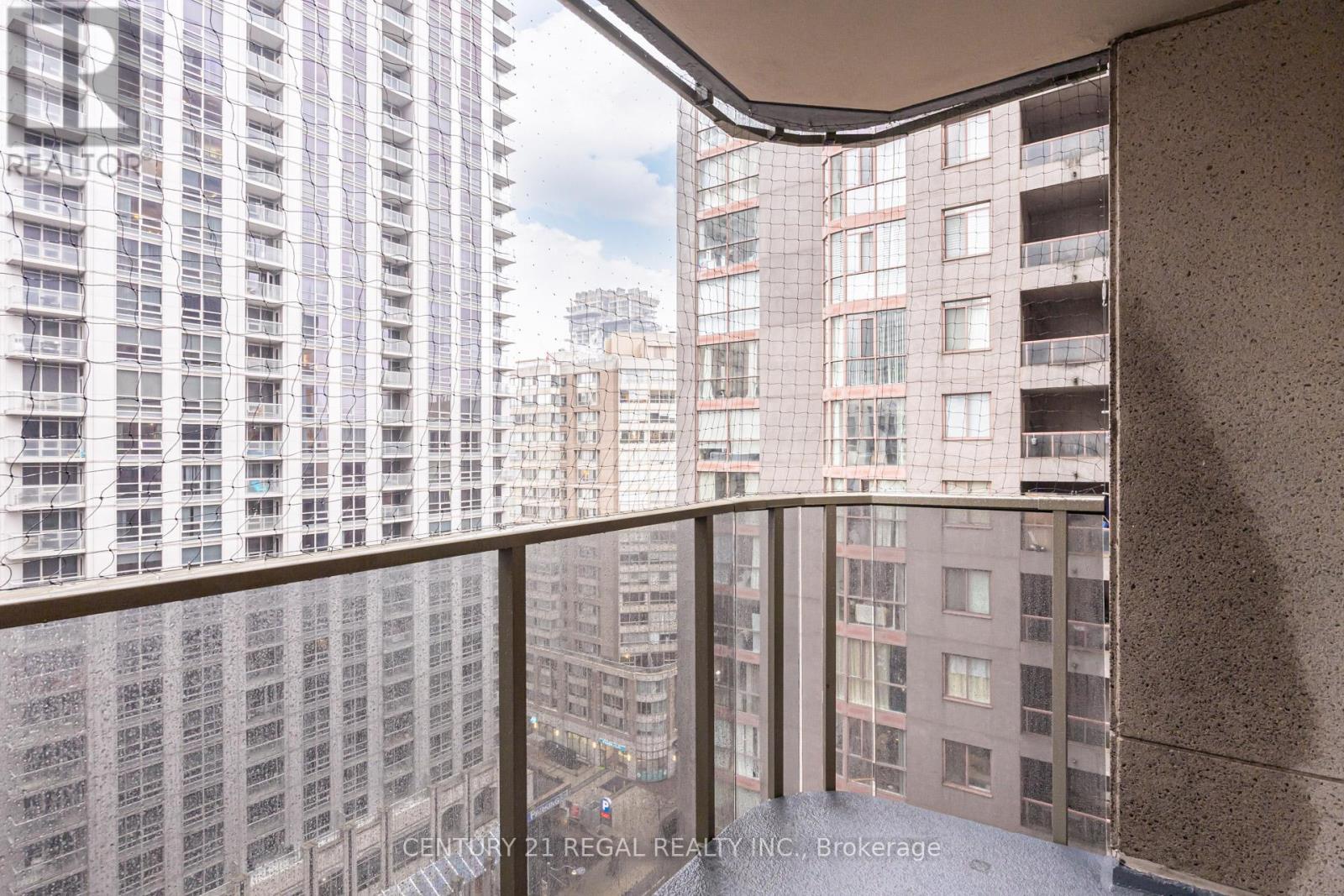 1803 - 750 Bay Street, Toronto, Ontario  M5G 1N6 - Photo 31 - C12912348