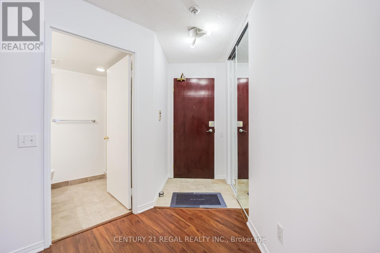 1803 - 750 Bay Street, Toronto, Ontario  M5G 1N6 - Photo 36 - C12912348