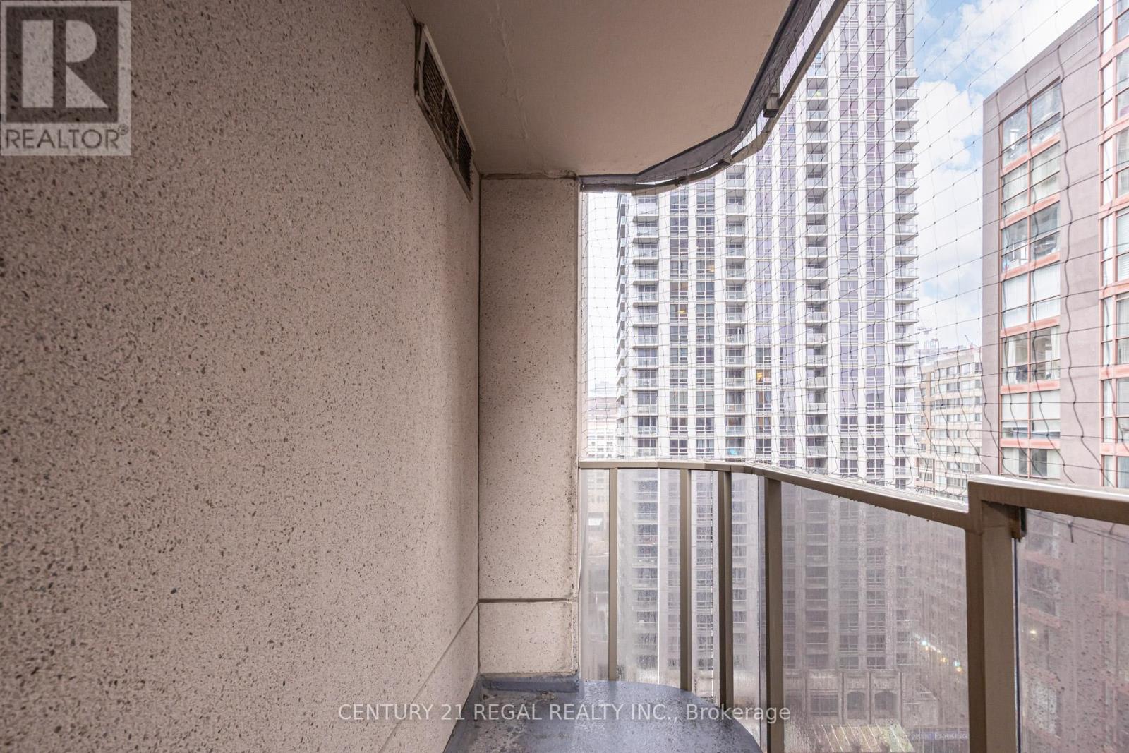 1803 - 750 Bay Street, Toronto, Ontario  M5G 1N6 - Photo 25 - C12912348