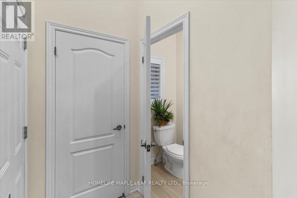 67 Folgate Crescent, Brampton, Ontario  L6R 4A7 - Photo 11 - W12988520