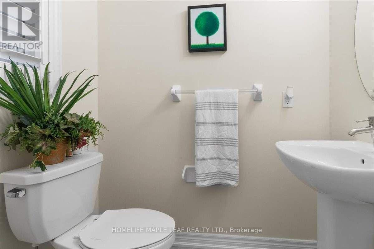 67 Folgate Crescent, Brampton, Ontario  L6R 4A7 - Photo 12 - W12988520