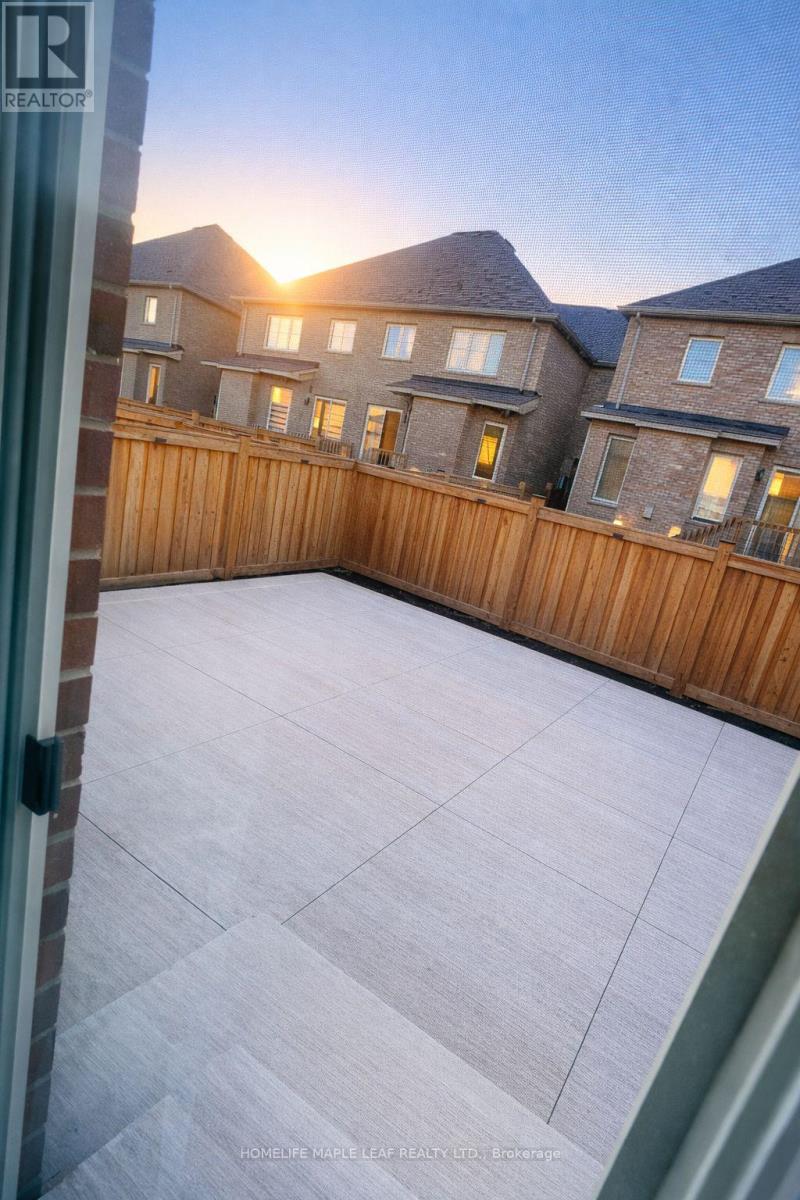 67 Folgate Crescent, Brampton, Ontario  L6R 4A7 - Photo 25 - W12988520