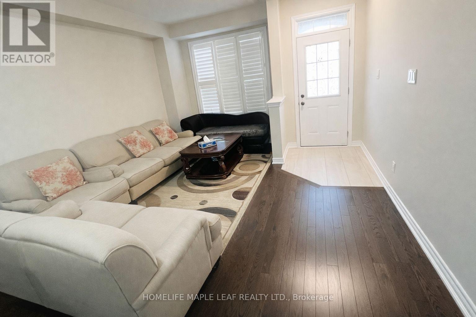 67 Folgate Crescent, Brampton, Ontario  L6R 4A7 - Photo 3 - W12988520