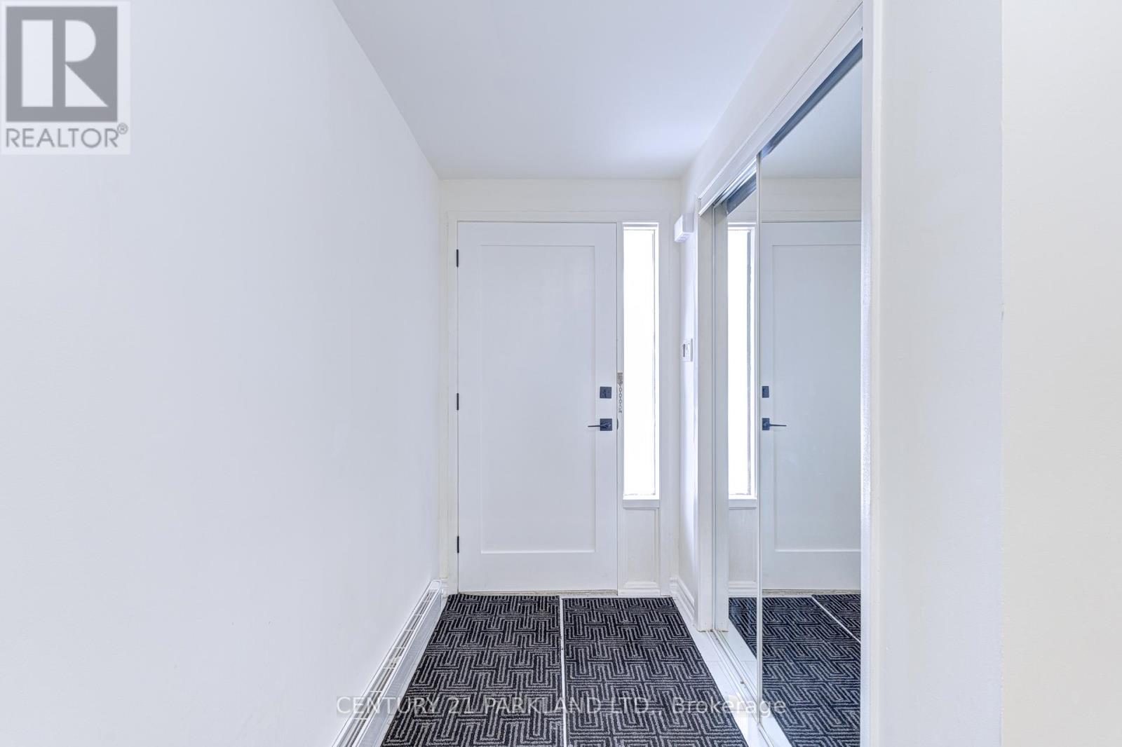 #83 - 2145 Sherobee Road, Mississauga, Ontario  L5A 3G8 - Photo 3 - W12998840