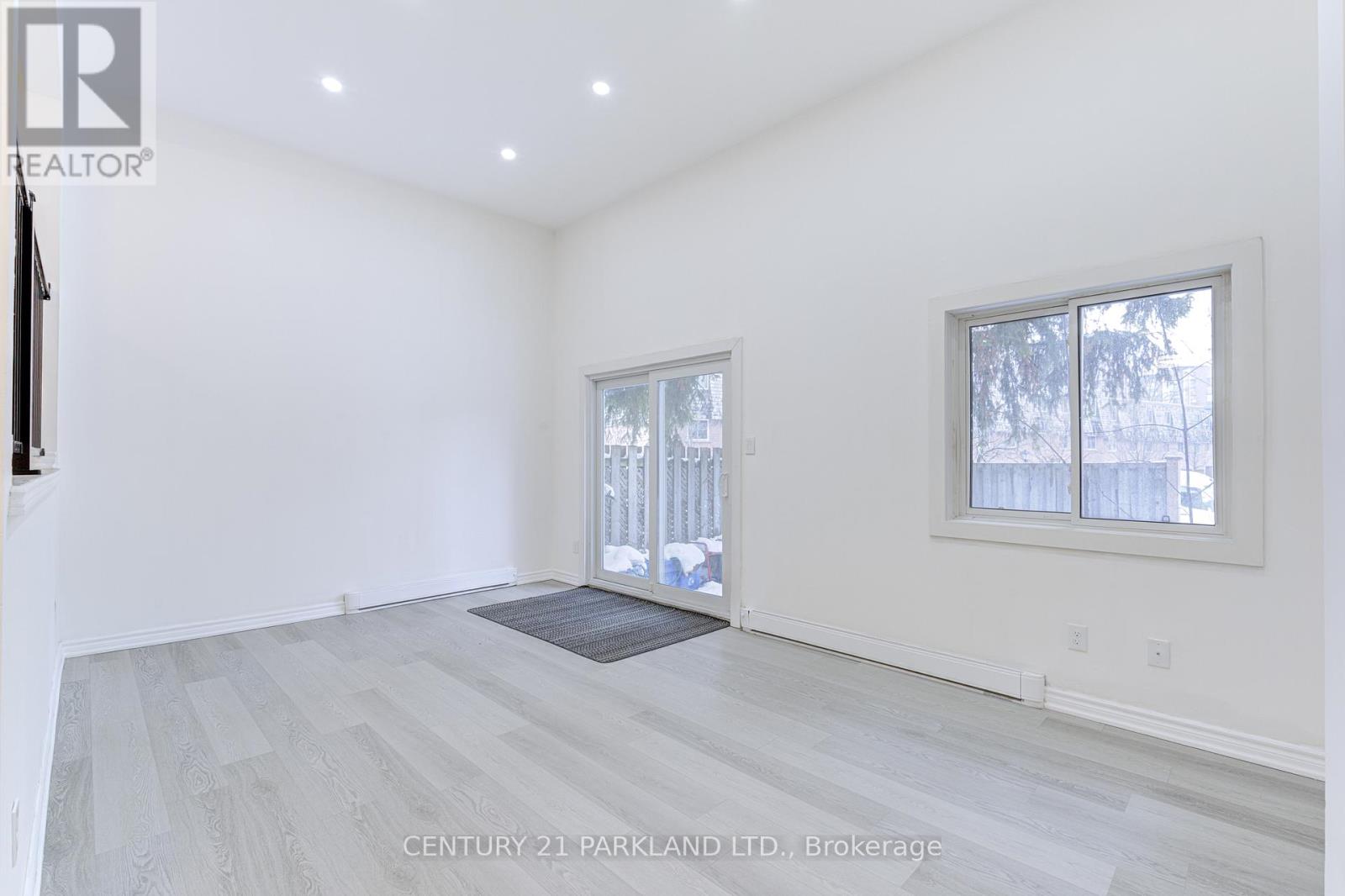 #83 - 2145 Sherobee Road, Mississauga, Ontario  L5A 3G8 - Photo 5 - W12998840