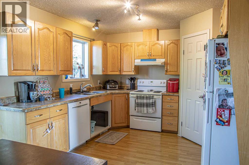 10808 100 Avenue, High Level, Alberta  T0H 1Z0 - Photo 5 - A2212246