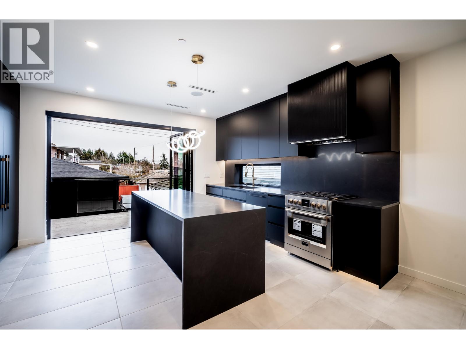 7962 Inverness Street, Vancouver, British Columbia  V5X 4H7 - Photo 3 - R3112648