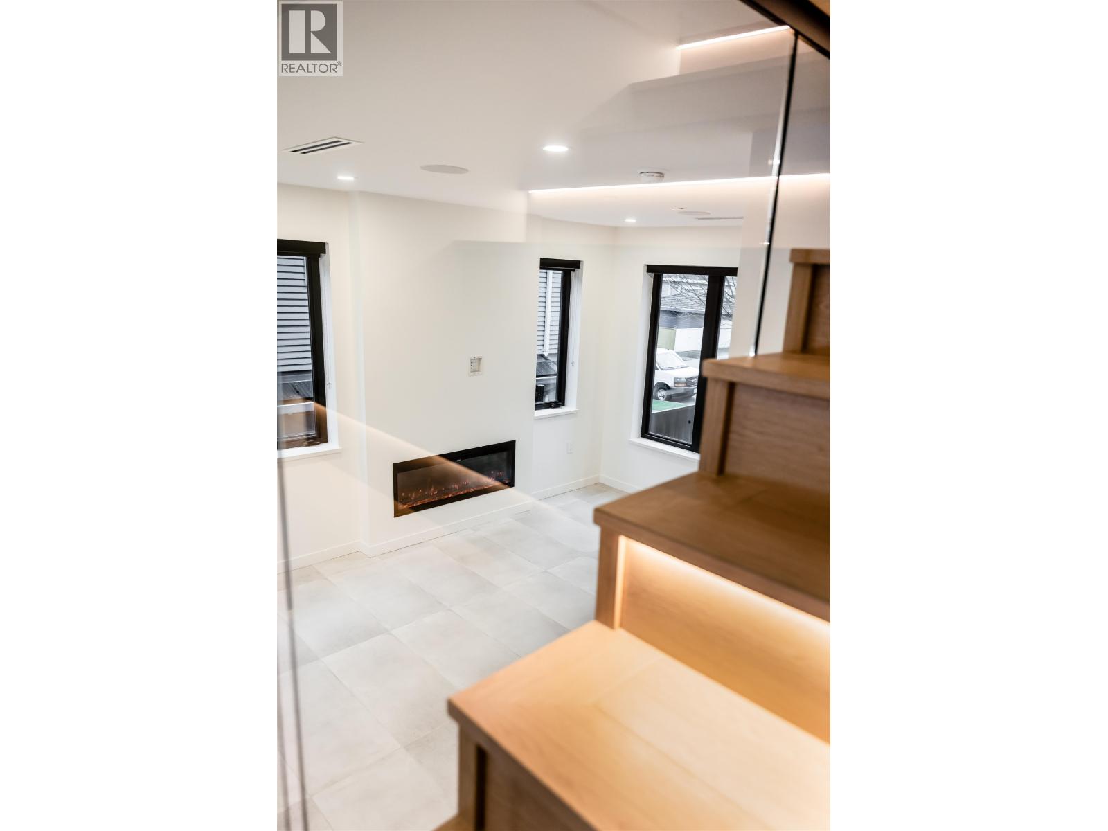 7962 Inverness Street, Vancouver, British Columbia  V5X 4H7 - Photo 6 - R3112648