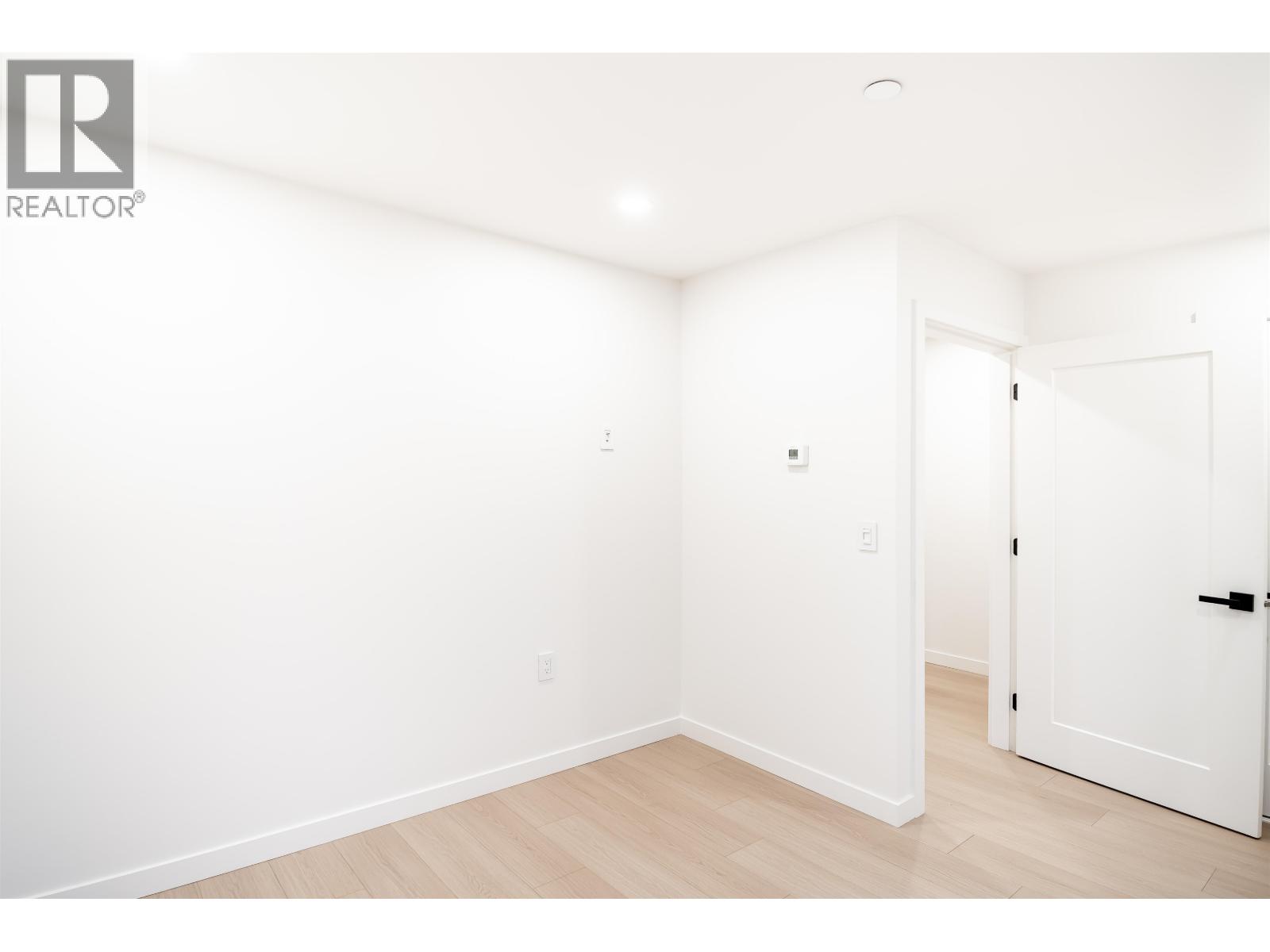 7960 Inverness Street, Vancouver, British Columbia  V5X 4H7 - Photo 10 - R3112650