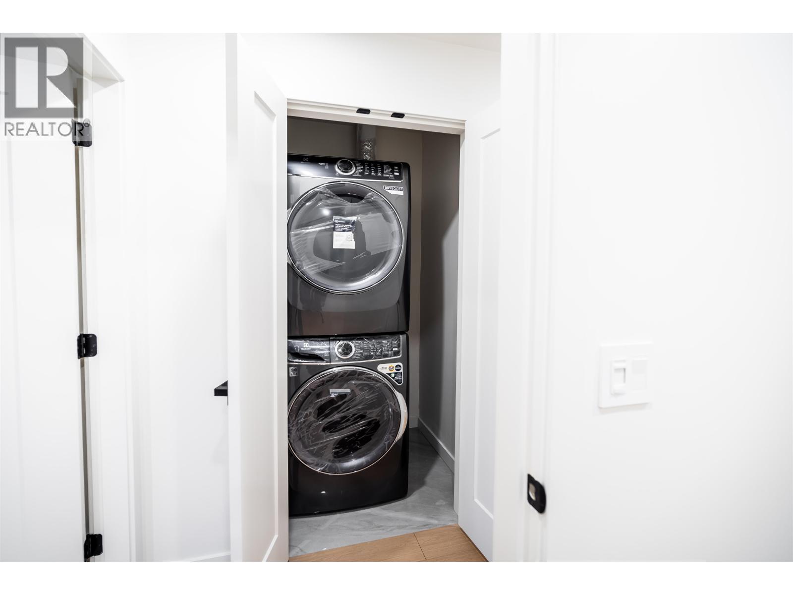 7960 Inverness Street, Vancouver, British Columbia  V5X 4H7 - Photo 13 - R3112650